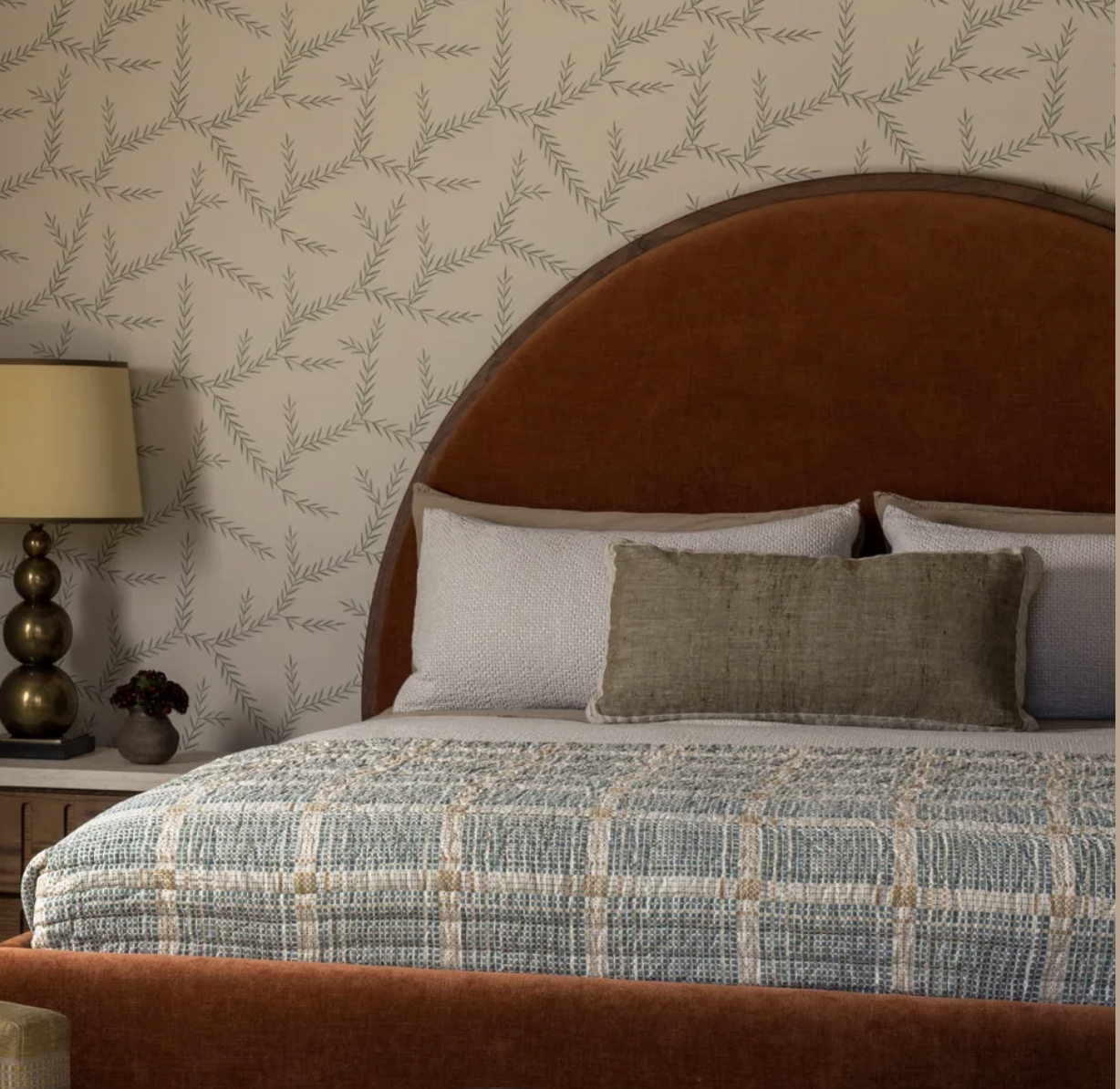 Redondo Bed in walnut and COM